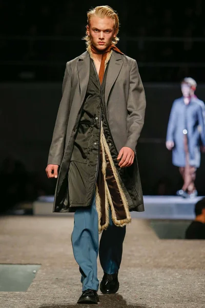 Look 25